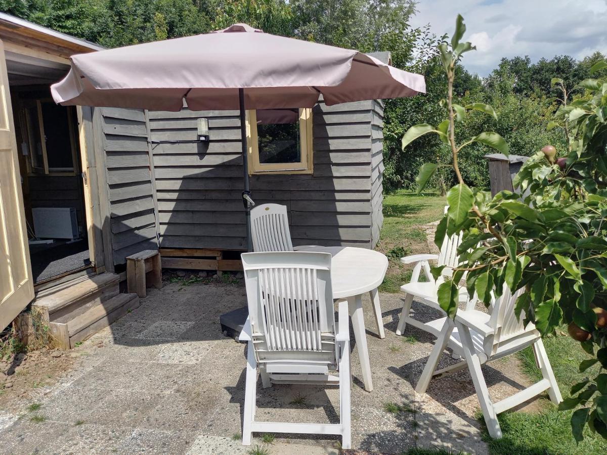 مبيت وإفطار هارميلين Pipowagen/Chalet De Oude Rijn المظهر الخارجي الصورة