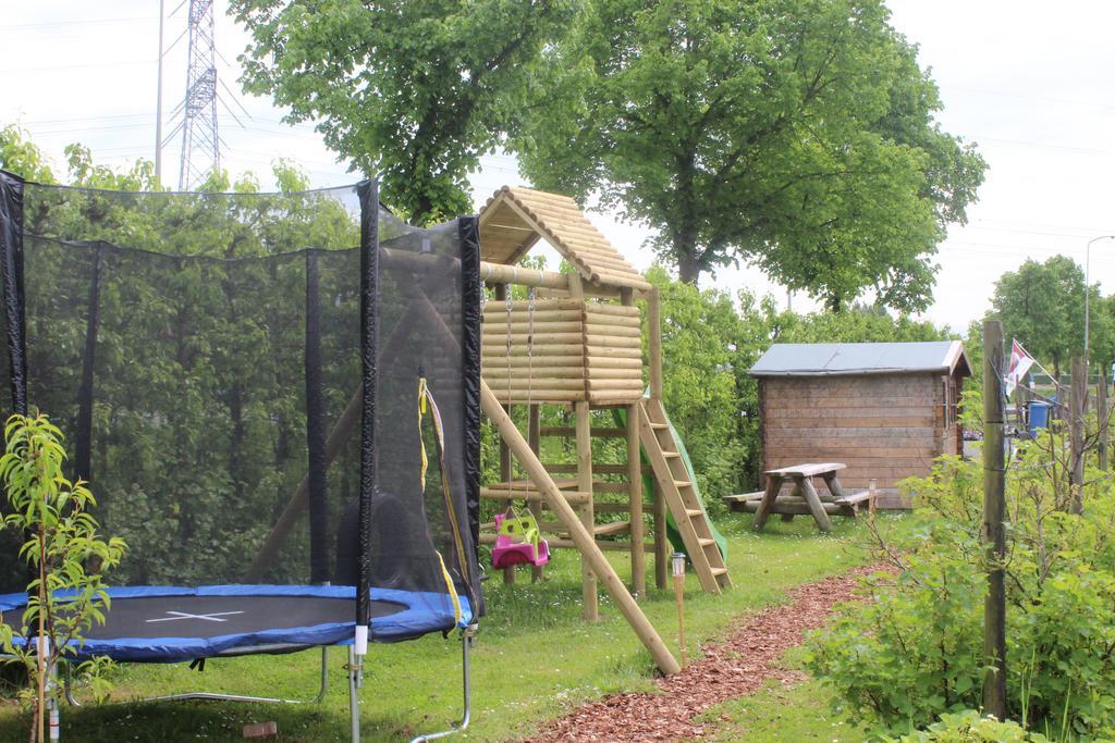مبيت وإفطار هارميلين Pipowagen/Chalet De Oude Rijn المظهر الخارجي الصورة